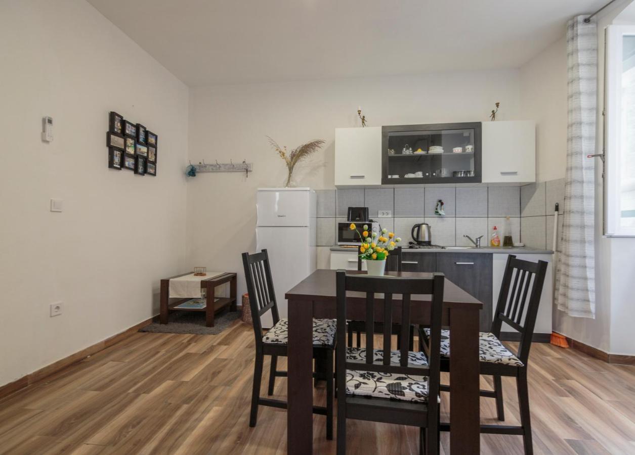 Apartment Esa Komiza Bagian luar foto